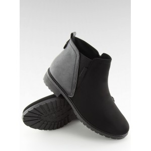 Kotníkové boty v černé barve