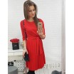 Krásné červené šaty na formální příležitosti