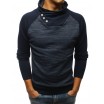 Tmavě-modrý pánský svetr v kombinaci dvou barev s vysokým límcem