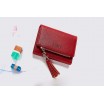 Červená dámská malá peněženka s ozdobným střapcem